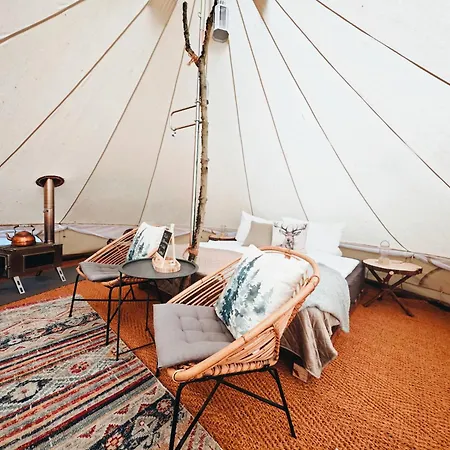 Whispering Pines Campismo de Luxo